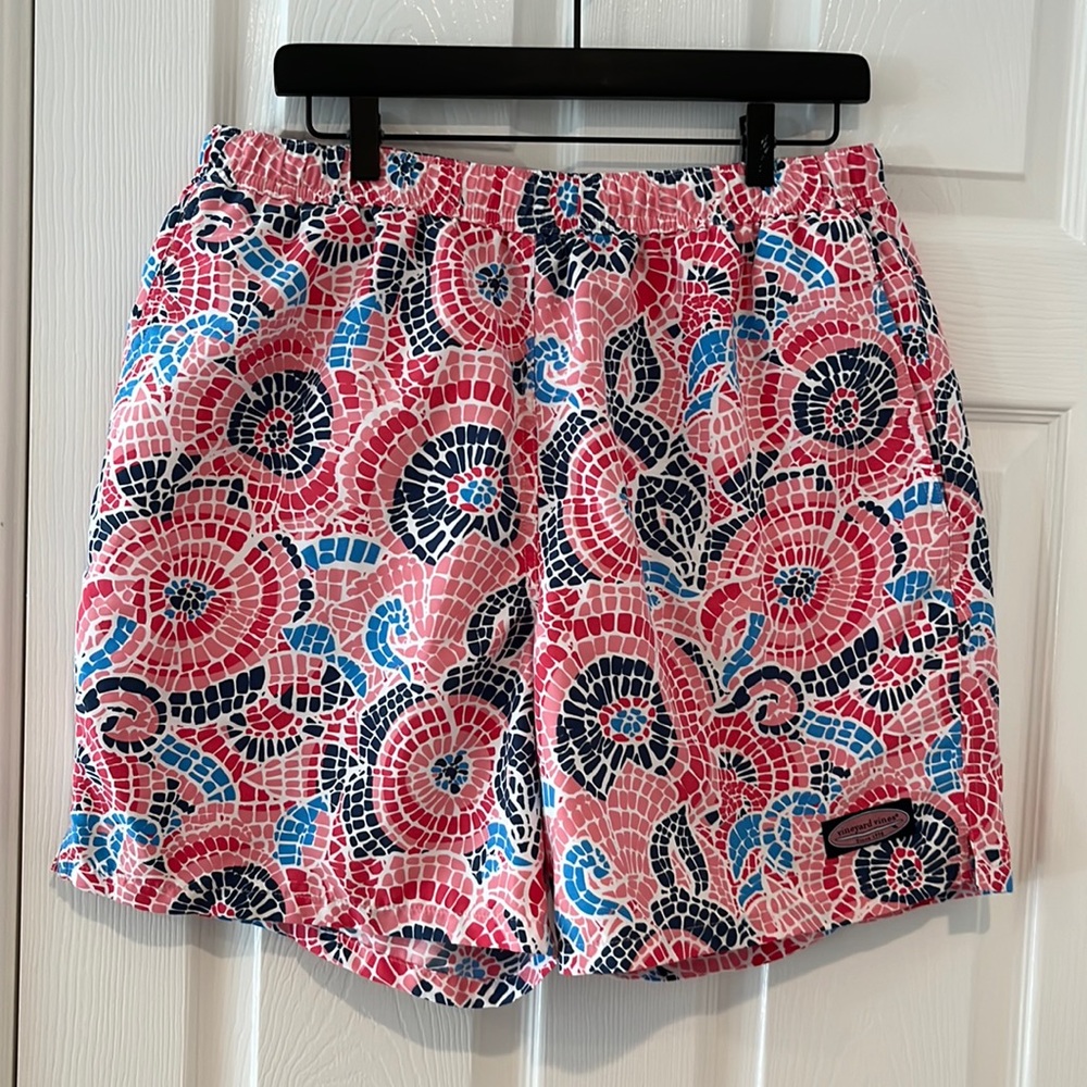 Vineyard Vines swim trunks size large w/ pockets good used condition